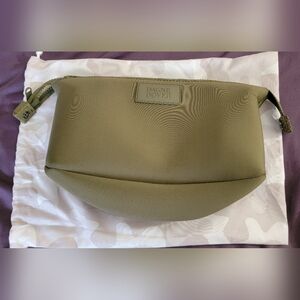 New, unused Large Dark Moss Dagne Dover Hunter